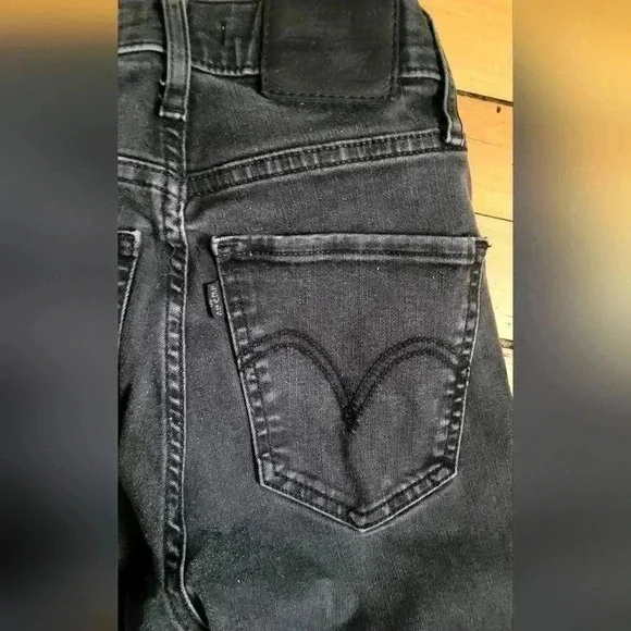 Levi's - Picture 6 of 6